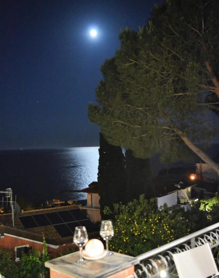 La Dolce Vita Arma di Taggia 3*,
